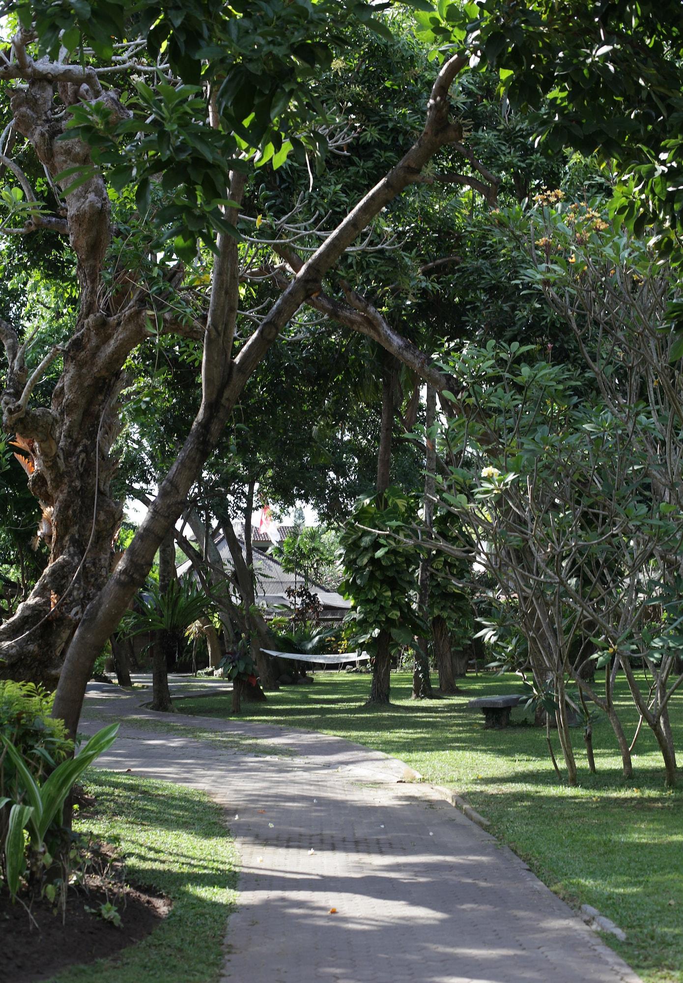 โรงแรมมาตาฮารี บังกาโล เลอกีอัน ภายนอก รูปภาพ
